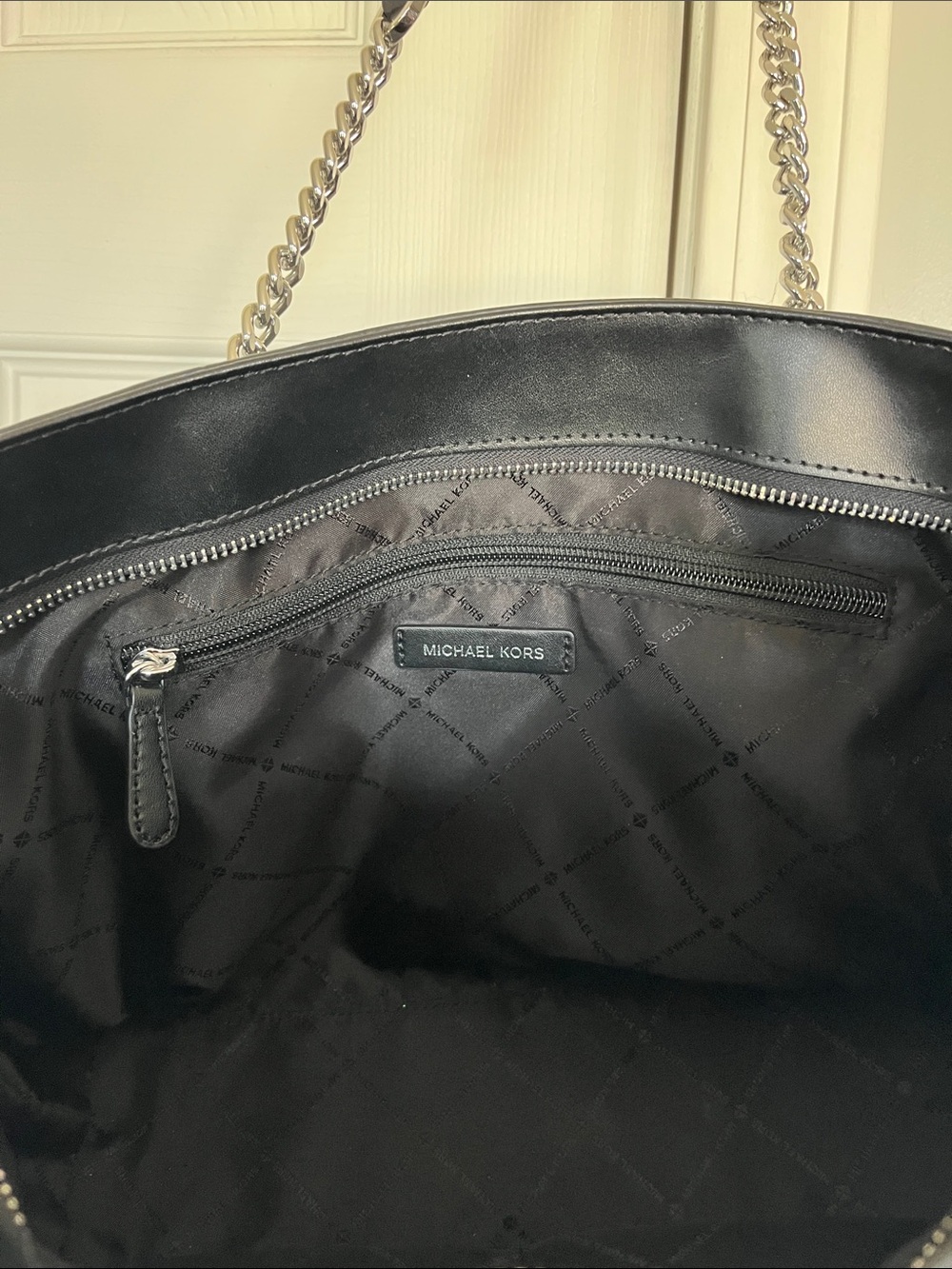 Michael Kors Black/Gray Signature Logo Tote with Chain-Strap excellent condition - Picture 12 of 16